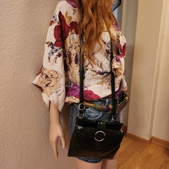 Relic Faux Black Patent Leather Floral Embossed Crossbody Bag EUC - Picture 15 of 16